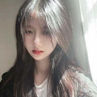 不时用俄语小声说真心话的邻桌艾莉同学